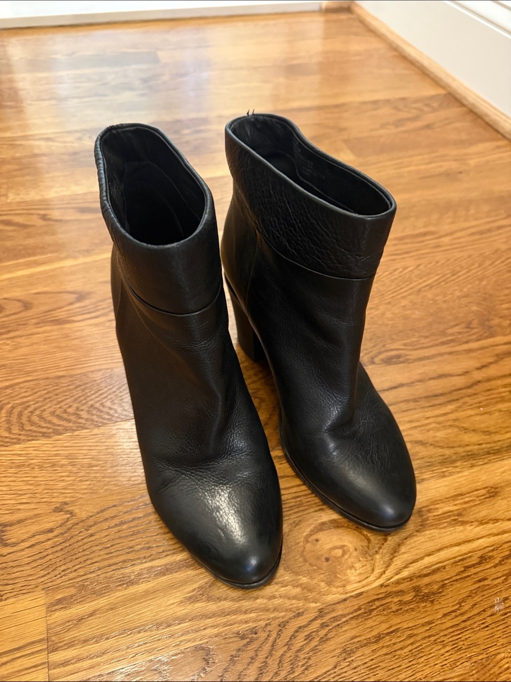 Kenneth Cole Reaction Black Leather Pointed Toe Ankle Booties